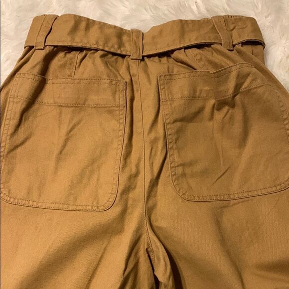 Tan Ankle Baggy Cropped Cargo Pants with Modern Silhouette. NWOT never worn - Picture 7 of 9